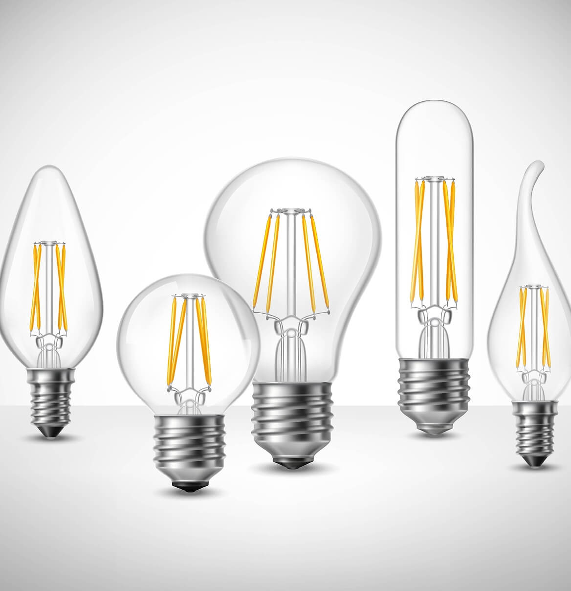 Fünf verschiedene LED-Filamentlampen in unterschiedlichen Formen nebeneinander