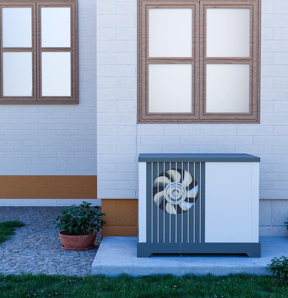 Elektriker präsentiert Rauchwarnmelder zur Montage in Wohngebäude