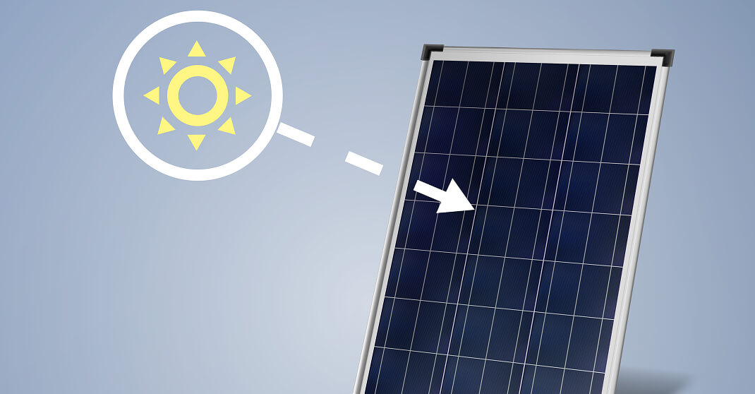 Grafik zeigt Solarmodul mit Sonnensymbol und Lupe zur Ertragsanalyse